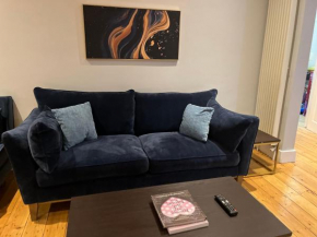 Extra Large, Modern Family Home in Finchley London Close to Station and Central London